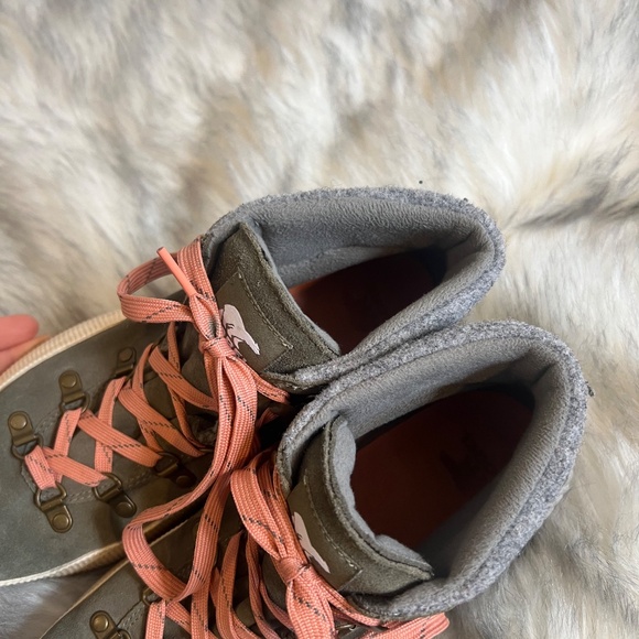 Sorel Women\'s Out N About III Conquest Green Waterproof Suede Hiking Boots